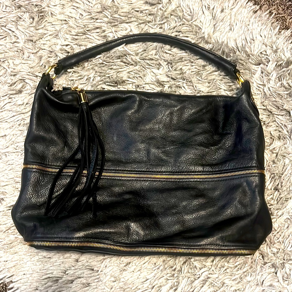 Onna Ehlrich Black soft genuine leather handbag with zipper design on outside